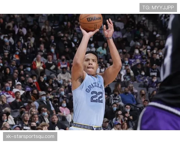 德斯蒙德·班恩多次挡拆拉开空间提升三分命中率明显提升球队外围火力