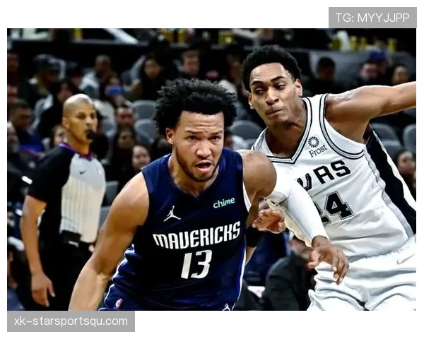 杰伦·布伦森突破拉开空间提升球队关键时刻得分效率