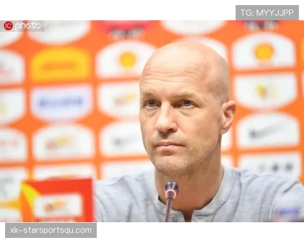 克鲁伊夫本赛季如何用直塞替代盘带撕开防线？